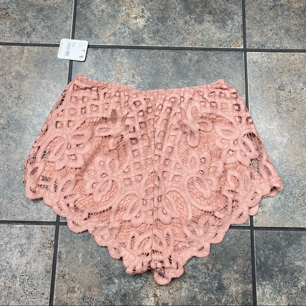 NEW! Women’s Free People Intimately Pink Lace Shorts Size XS W/Tags - Picture 2 of 3